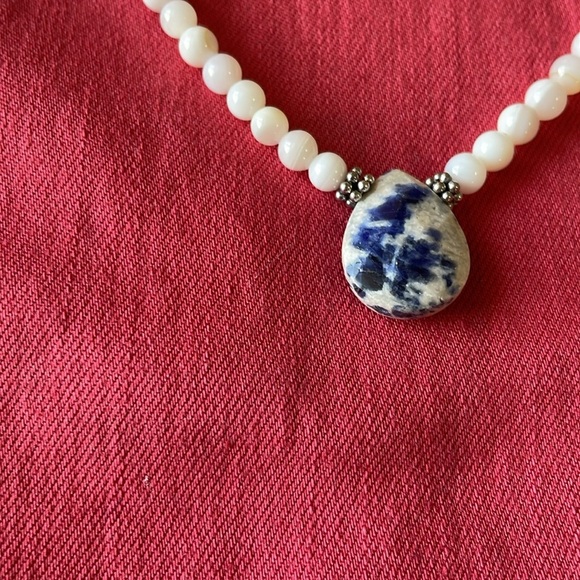 Mother Of Pearl Necklace - Picture 6 of 7